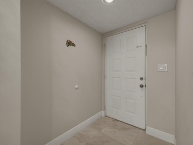 Great 1.444 sf unit on first floor 2/2 plus a bonus room, that - photo 23