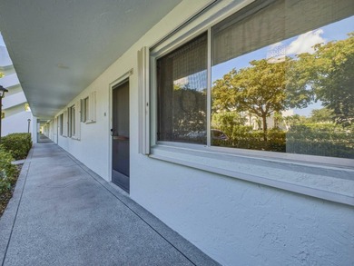 Great 1.444 sf unit on first floor 2/2 plus a bonus room, that - photo 24