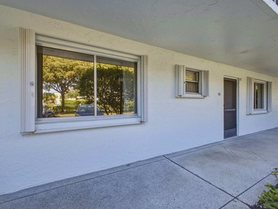 Great 1.444 sf unit on first floor 2/2 plus a bonus room, that - photo 25