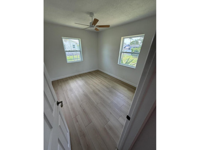The house qualifies for all windstorm credits. Stunning - photo 25
