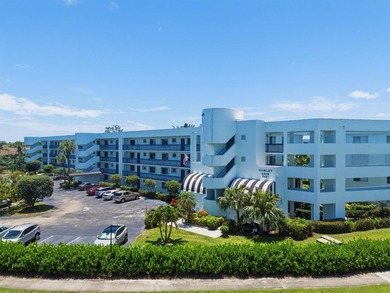 Great 1.444 sf unit on first floor 2/2 plus a bonus room, that - photo 29