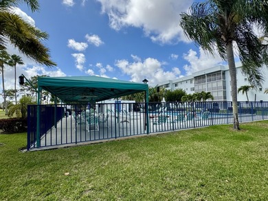 Great 1.444 sf unit on first floor 2/2 plus a bonus room, that - photo 32