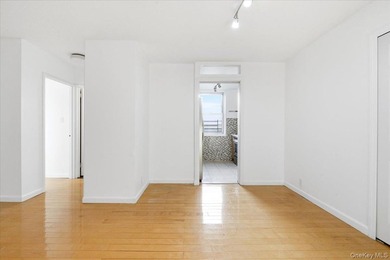 Sun-Filled 1-Bedroom + Office Corner Unit in Forest Hills Bright - photo 8
