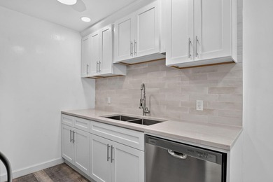 Welcome home! This freshly renovated, 3rd-floor 2-bed, 1.5-bath - photo 4