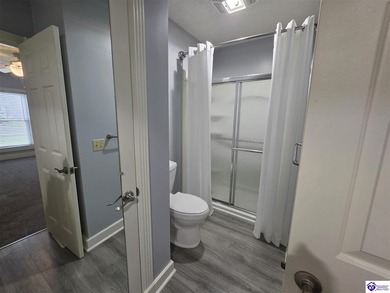Motivated Seller! One Year Home Warranty! Welcome to 102 Regency - photo 18
