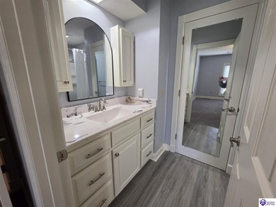 Motivated Seller! One Year Home Warranty! Welcome to 102 Regency - photo 20