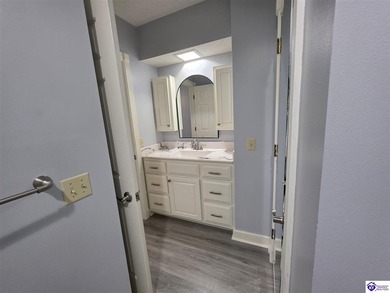 Motivated Seller! One Year Home Warranty! Welcome to 102 Regency - photo 21