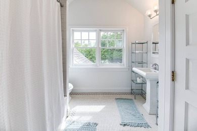 Set on 1.7 acres just minutes from East Hampton Village Main - photo 21