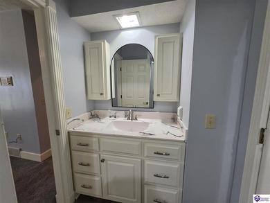 Motivated Seller! One Year Home Warranty! Welcome to 102 Regency - photo 22