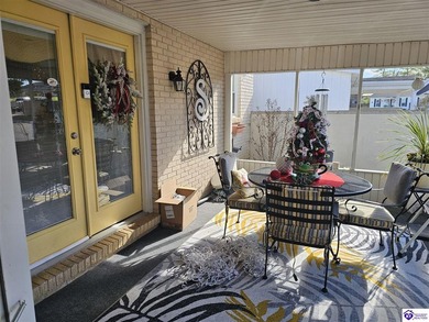 Motivated Seller! One Year Home Warranty! Welcome to 102 Regency - photo 25