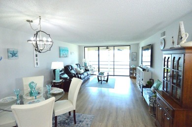 Enjoy waterfront living in this beautifully updated 2-bedroom - photo 7
