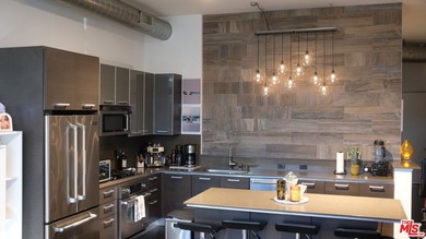 Welcome to Steel Lofts, one of the Marina Arts District's most - photo 2