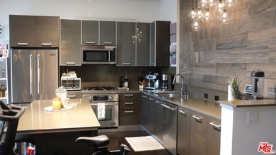 Welcome to Steel Lofts, one of the Marina Arts District's most - photo 3