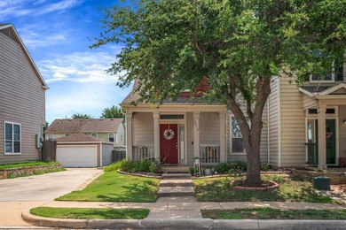 (private lake, pond, creek) Townhome/Townhouse Active Under Contract in Fort Worth Texas