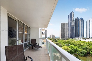 Wow! Unbeatable Sunny Isles Beach lifestyle from this spacious - photo 6