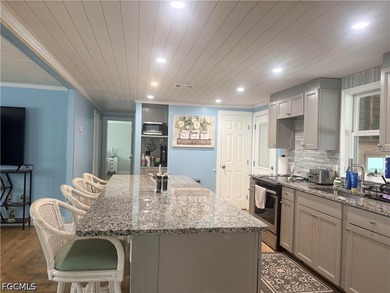 Beautifully updated 2-bedroom, 2-bath manufactured home in - photo 12