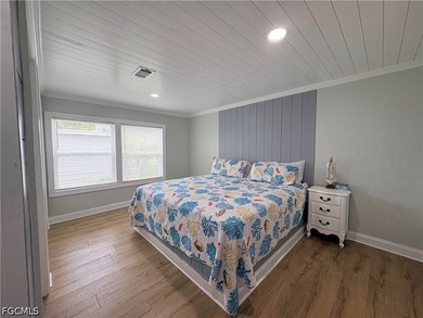 Beautifully updated 2-bedroom, 2-bath manufactured home in - photo 21