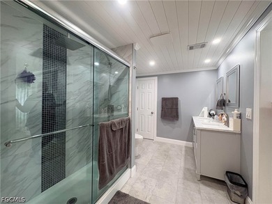 Beautifully updated 2-bedroom, 2-bath manufactured home in - photo 25