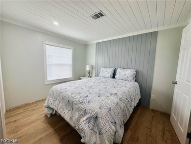 Beautifully updated 2-bedroom, 2-bath manufactured home in - photo 28