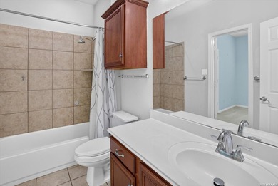 Beautifully maintained single-story home offering 2,400 sq. ft - photo 28