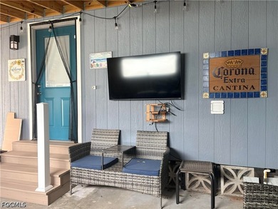 Beautifully updated 2-bedroom, 2-bath manufactured home in - photo 32