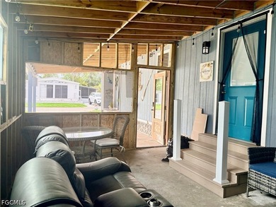 Beautifully updated 2-bedroom, 2-bath manufactured home in - photo 33