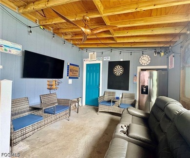 Beautifully updated 2-bedroom, 2-bath manufactured home in - photo 34