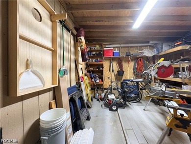 Beautifully updated 2-bedroom, 2-bath manufactured home in - photo 36