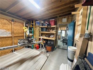 Beautifully updated 2-bedroom, 2-bath manufactured home in - photo 38