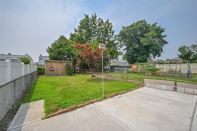 Welcome to this beautifully updated semi-detached single-family - photo 18