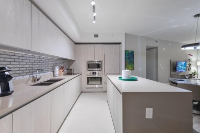 Come see this beautiful apartment with stunning ocean views in a