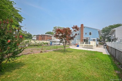 Welcome to this beautifully updated semi-detached single-family - photo 19