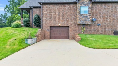 Stunning, Custom built, sprawling one-Level FULL brick & stone - photo 38