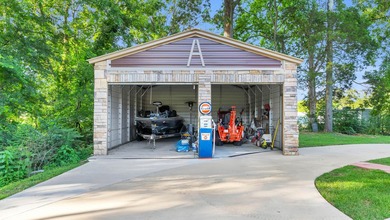 Stunning, Custom built, sprawling one-Level FULL brick & stone - photo 41