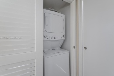 Come see this beautiful apartment with stunning ocean views in a