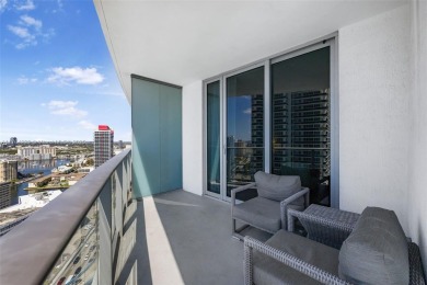 Come see this beautiful apartment with stunning ocean views in a