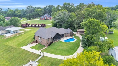 Stunning, Custom built, sprawling one-Level FULL brick & stone - photo 46
