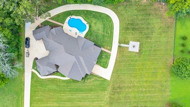 Stunning, Custom built, sprawling one-Level FULL brick & stone - photo 47