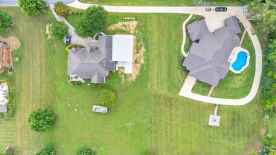 Stunning, Custom built, sprawling one-Level FULL brick & stone - photo 48