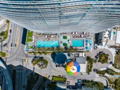 Come see this beautiful apartment with stunning ocean views in a