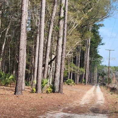 One of the last remaining legacy waterfront estates in Bluffton - photo 12