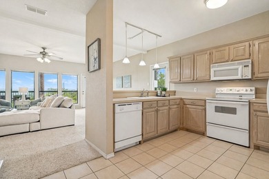 Turnkey lake living awaits in this beautifully furnished 2 - photo 10