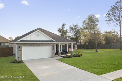 Beautifully maintained home in the sought-after South Pointe - photo 3