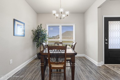 Beautifully maintained home in the sought-after South Pointe - photo 7