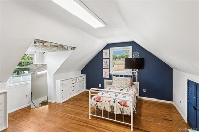 Welcome to 2877 Calvin, a classic cape style residence nestled - photo 23