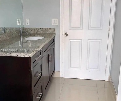 Beautiful and spacious two-story home built in 2005, featuring 4 - photo 4