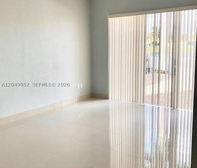 Beautiful and spacious two-story home built in 2005, featuring 4 - photo 6