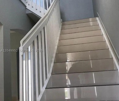 Beautiful and spacious two-story home built in 2005, featuring 4 - photo 7