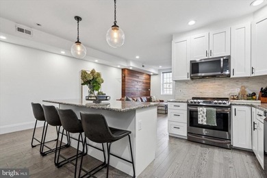 (private lake, pond, coastal) Townhome/Townhouse For Sale in Philadelphia Pennsylvania