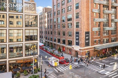 Welcome home to your sophisticated and sun-drenched urban oasis - photo 14